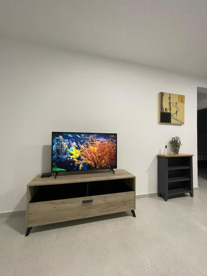 Lovely 2-bedroom Apartment, Newly Renovated Apartament