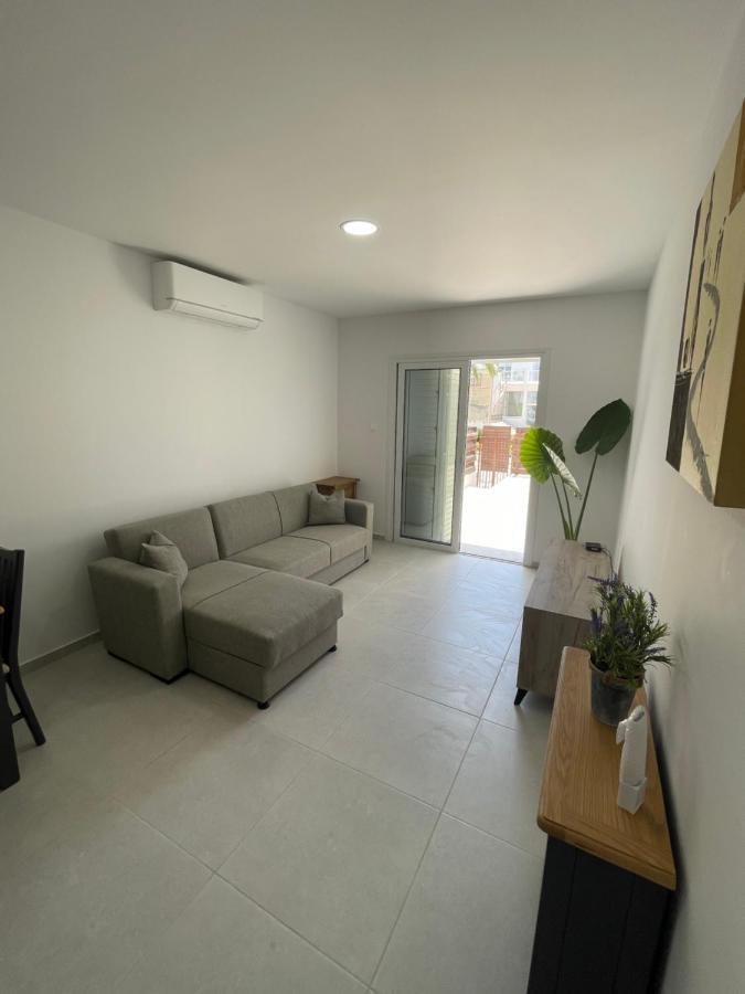 Lovely 2-bedroom Apartment, Newly Renovated Pafos