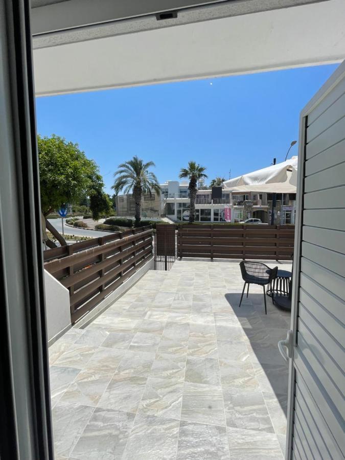 Lovely 2-bedroom Apartment, Newly Renovated Apartament